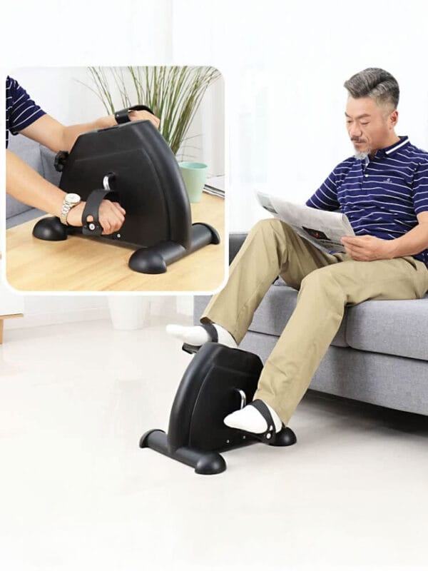 Tập-luyện-cả-tay-và-chân Xe Đạp Kháng Lực Màu Đen